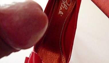 DEVOT UND ARSCHGEFICKT