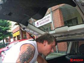 Vorschaubild vom Privatporno mit dem Titel "Auf dem Parkplatz vorm Discounter (REAL)" von Ramona_Deluxe