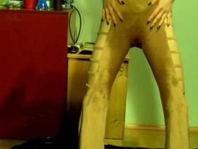 gepisst ins geile Naturleder Catsuit