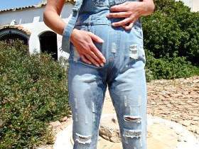 Lost Place: Jeans-Latzhose eingepisst, Cameltoe-Alarm