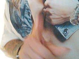 Shitting and pissing in the guest toilet, flushing toilet!