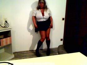 Vorschaubild vom Privatporno mit dem Titel "Heute mal ohne BH" von Deine-Chefin