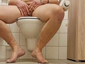 exhibitionist on public toilet
