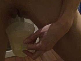 Vorschaubild vom Privatporno mit dem Titel "Snake zubereitet und verschickt!" von Sue-Allen