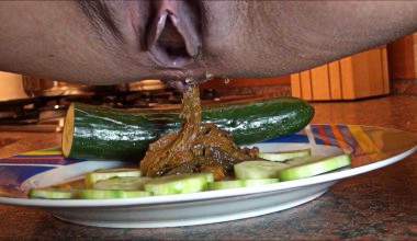 Scheiße und Gurkenmaske