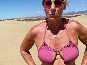 Pissed in the dunes of Maspalomas