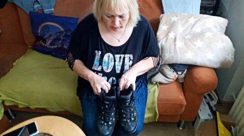 In meine Schuhe gepisst