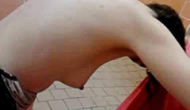 Spioniere mich in der Pooldusche