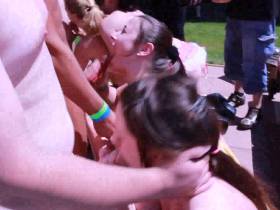 Vorschaubild vom Privatporno mit dem Titel "Blowjob Wettbewerb" von AdrienneKiss