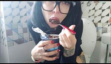 I eat great chocolate pudding while I make chocolate
