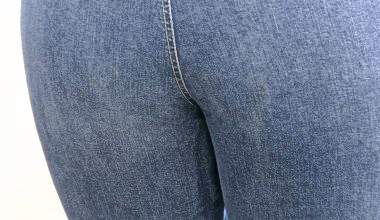 in die Jeans gepinkelt