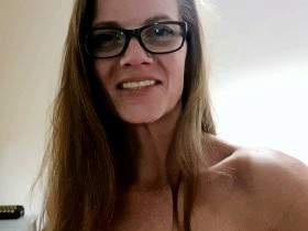 100% MEGA MILF SQUIRT! The mirror is soaking wet with pussy juice