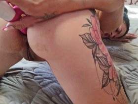 Zwie Lesben lecken Pussys und werden gefickt