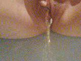 HEIMLICH!!! In die Wanne gepisst