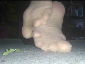 Horny nylon feet on the floor