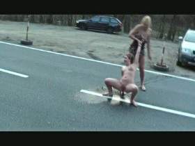 Vorschaubild vom Privatporno mit dem Titel "Nur dreckig mitten auf der Strasse Pissen ins Maul" von extremgirl