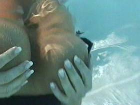 Vorschaubild vom Privatporno mit dem Titel "Stille Wasser sind .... :-) Unterwasser-Spanner" von Xtrem-Babe