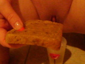 Vorschaubild vom Privatporno mit dem Titel "Aufs brot gepisst und gegessen" von sexyvenushuegel