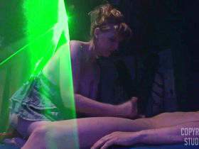 Vorschaubild vom Privatporno mit dem Titel "Sandra in der privaten fickdisko" von STUDIOeins