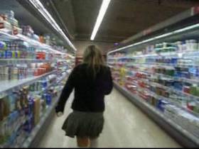 Vorschaubild vom Privatporno mit dem Titel "Flashing im Supermarkt - scheiss quali und aber saulustig !" von Deine-Chefin