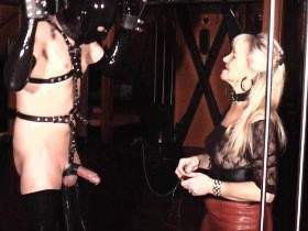 Vorschaubild vom Privatporno mit dem Titel "Schwanz unter Strom" von Lady-Sannah