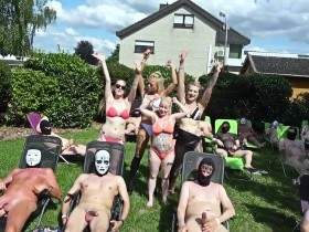 NEIGHBORHOOD-SLUTS – Outdoor Bareback Gangbang