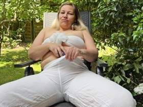 I squirted in my pants outdoors