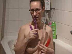 Vorschaubild vom Privatporno mit dem Titel "Doggy in Arsch & Fotze ~ Muschisaft ~ DP Hardcore" von Kathi-81