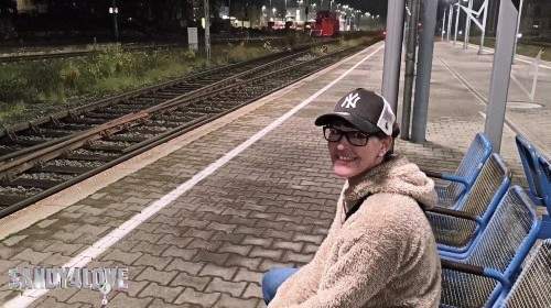 VON FAN AM BAHNSTEIG ERKANNT!!! Willst du mein nächstes Fan Treffen sein?