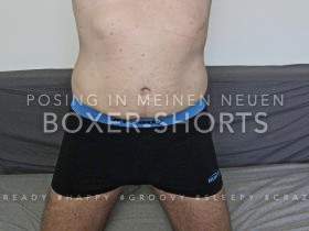 Posing in meinen neuen Boxershorts