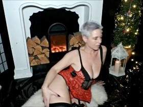 Heute ist nun endlich Weihnachten und ich bin irgendwie, wieder so richtig spritzt geil. Ich habe mir letzte Woche, einen neuen Kugeldildo gegönnt. Ich glaube heute pro****e ich ihn mal aus, was er so taugt. Ich bin von ihm echt überrascht, muss ich geste