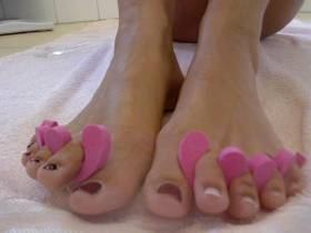 Vorschaubild vom Privatporno mit dem Titel "Rot lackierte Zehen" von EvilBitch