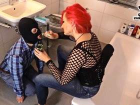 Vorschaubild vom Privatporno mit dem Titel "Dominante Hygienevorschrift! Die NS-Mundspülung!" von CherieNoir