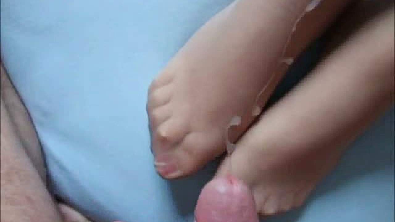 geile-milf - Nylon footjob