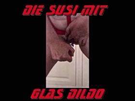 SUSI mit Glasdildo gefickt