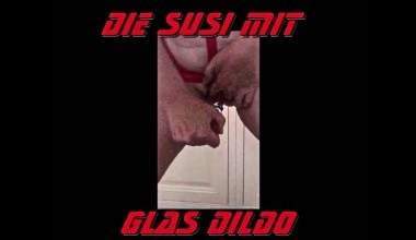 SUSI mit Glasdildo gefickt