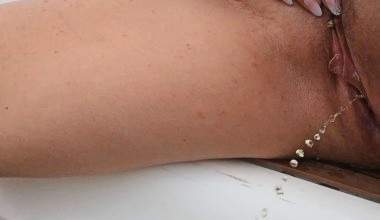 NACKT OUTDOOR PUPLIK von der YACHT GEPISST