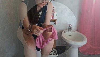 Deine Mutter im Badezimmer