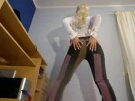 Vorschaubild vom Privatporno mit dem Titel "Miss Sixty für User vollgepisst" von EvilBitch