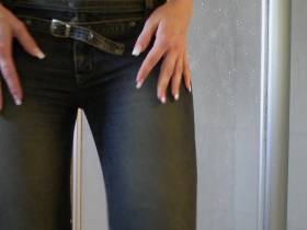 Vorschaubild vom Privatporno mit dem Titel "M60 Piss - Ich platze schon" von EvilBitch