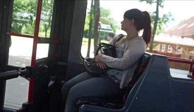 Der junge Spritzer aus dem Bus