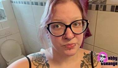 Cremiger Haufen mit Pisse garniert