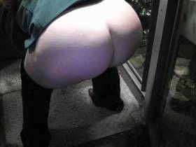 Vorschaubild vom Privatporno mit dem Titel "Telefonzellenpiss, wenn man mal muss, dann muss man" von sexyvenushuegel