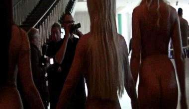 Nude-Walking