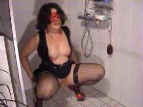 Vorschaubild vom Privatporno mit dem Titel "Pinkeln im Bad" von nordengel