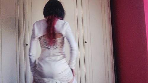 Sexy weißes Kleid aus Satin und mein heißer Stuhlgang!!