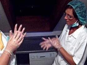 Vorschaubild vom Privatporno mit dem Titel "Geile Schwestern mit Vinyl-Handschuhen" von Ramona_Deluxe