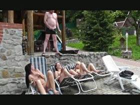 Vorschaubild vom Privatporno mit dem Titel "Regnet es , nein Pissen kommt von oben ,,," von extremgirl