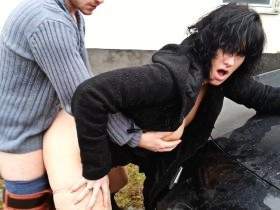 Vorschaubild vom Privatporno mit dem Titel "Wegen Autopanne gefickt" von SinaVelvet