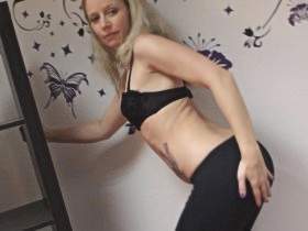 Vorschaubild vom Privatporno mit dem Titel "Sexy Strip als Wichsvorlage!" von Amelie4you